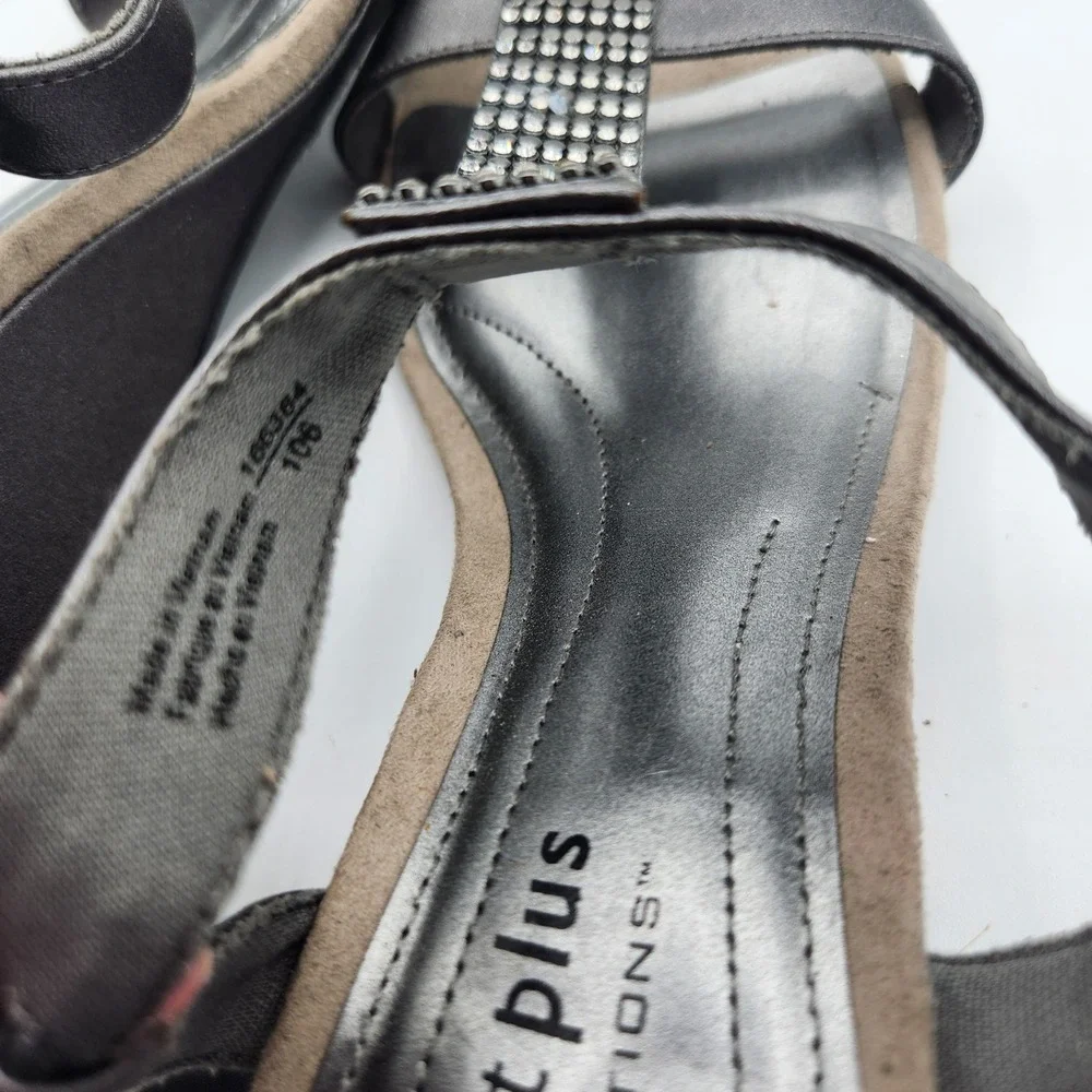Comfort Plus Predictions Women's‎ Gray Rhinestone Wedge Sandals Size 10W